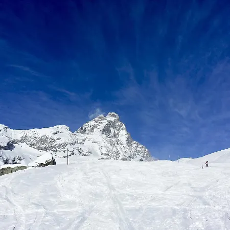 Cervinia Near Funicular With Private Garage شقة